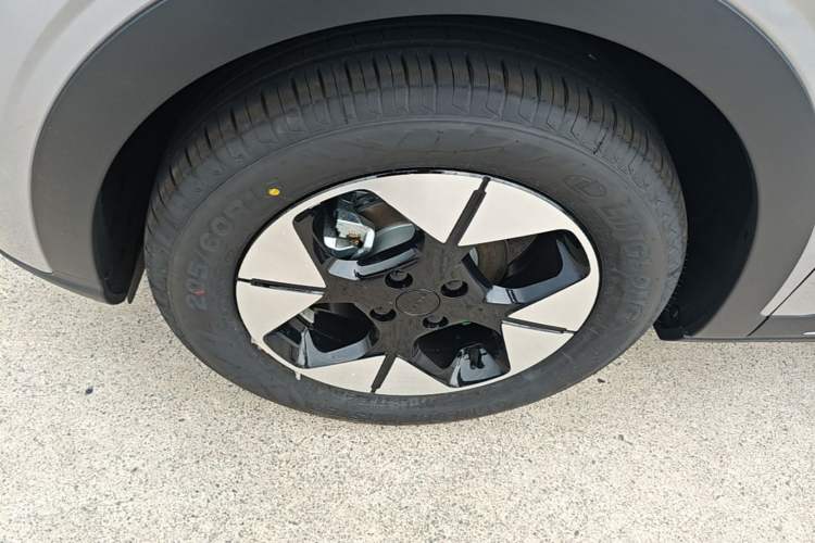 Used Geely Galaxy Geome 2026 Model 310km Dream Edition Left Front Wheel Hub