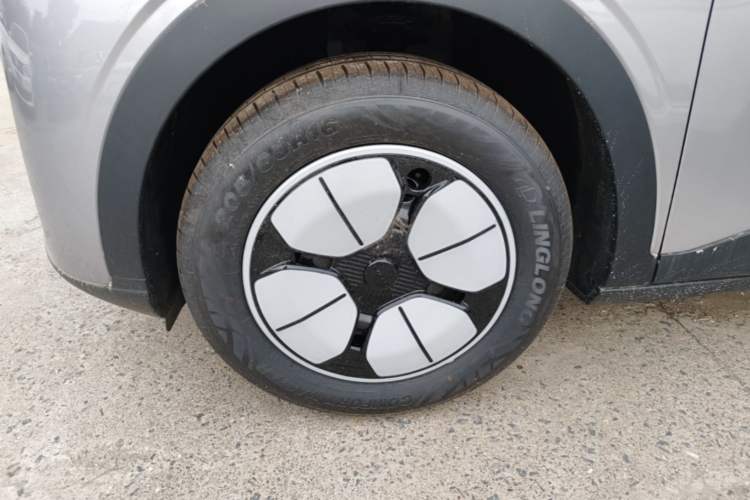 Used Geely Galaxy Geome 2026 Model 310km Youth Edition Left Front Wheel Hub