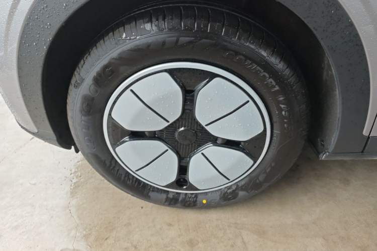 Used Geely Galaxy Geome 2026 Model 310km Youth Edition Left Front Wheel Hub