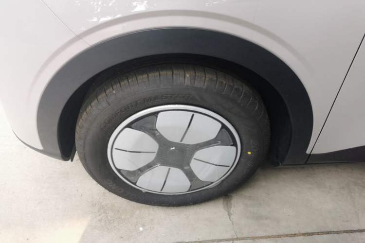 Used Geely Galaxy Geome 2026 Model 310km Youth Edition Left Front Wheel Hub