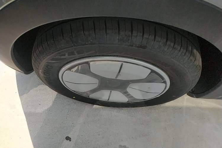Used Geely Galaxy Geome 2026 Model 310km Youth Edition Left Front Wheel Hub