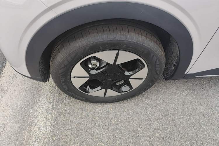 Used Geely Galaxy Geome 2026 Model 310km Dream Edition Left Front Wheel Hub
