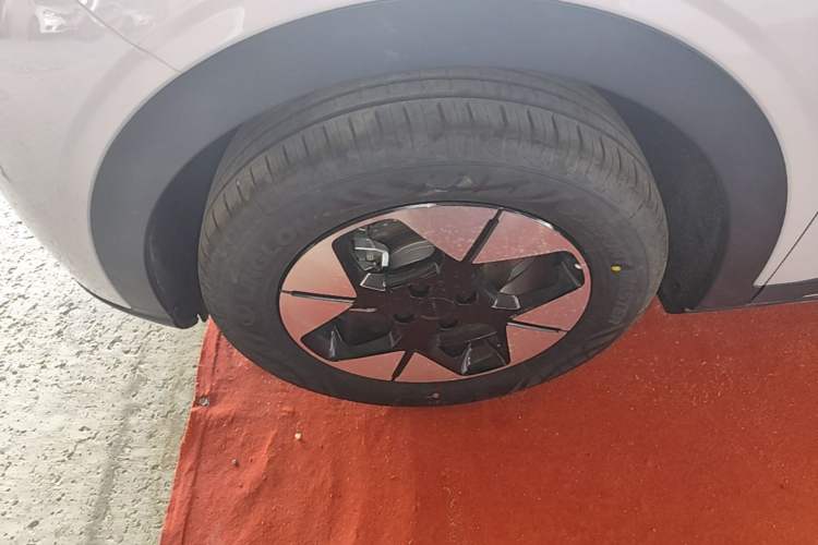 Used Geely Galaxy Geome 2026 Model 310km Dream Edition Left Front Wheel Hub