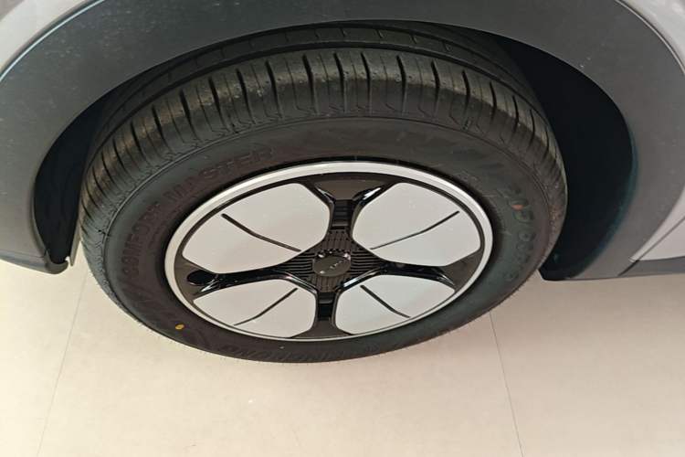 Used Geely Galaxy Geome 2026 Model 410km Carefree Edition Left Front Wheel Hub