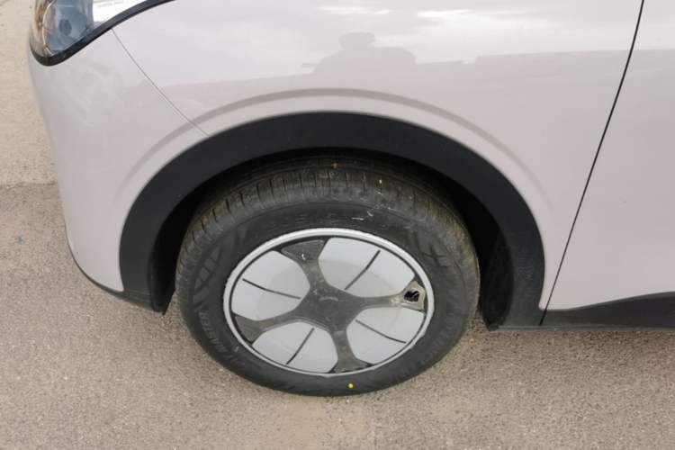 Used Geely Galaxy Geome 2026 Model 310km Youth Edition Left Front Wheel Hub