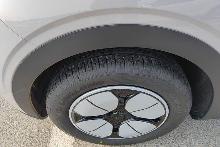 Used Geely Galaxy Geome 2026 Model 310km Youth Edition Left Front Wheel Hub