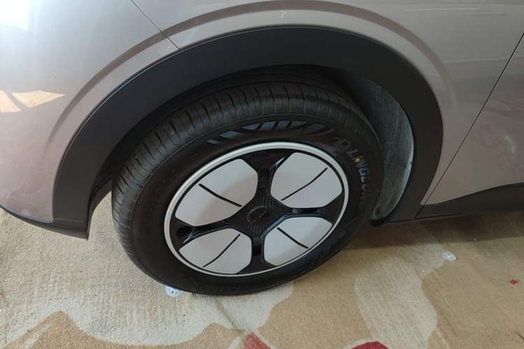 Used Geely Galaxy Geome 2026 Model 410km Carefree Edition Left Front Wheel Hub