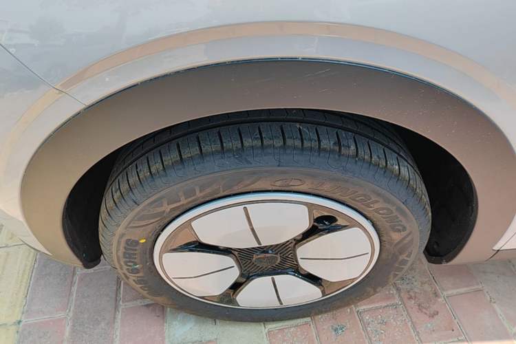 Used Geely Galaxy Geome 2026 Model 310km Youth Edition Left Front Wheel Hub