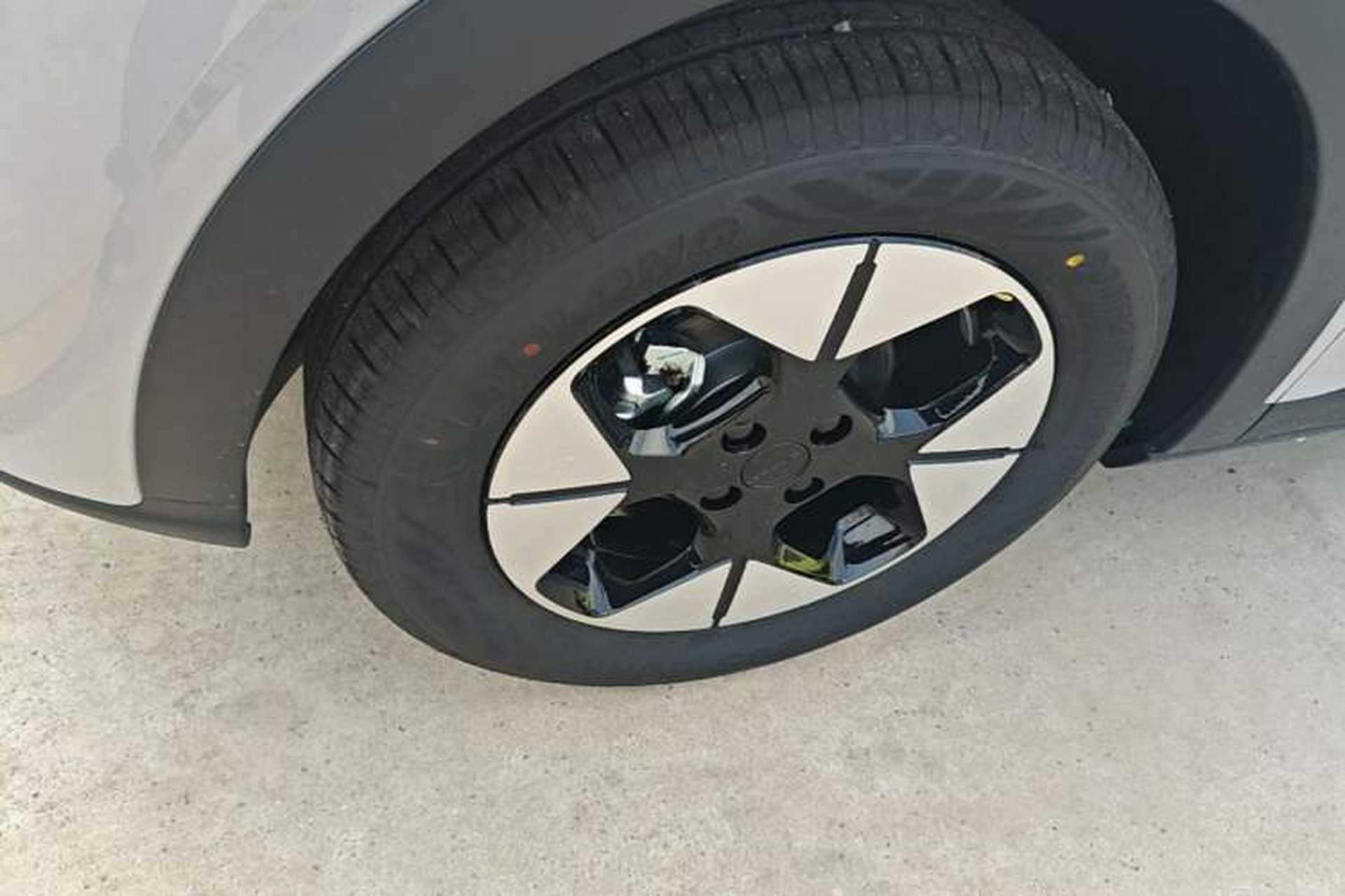 Used Geely Galaxy Geome 2026 Model 410km Freedom Edition Left Front Wheel Hub