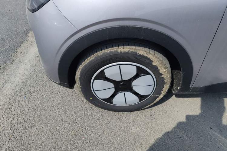 Used Geely Galaxy Geome 2026 Model 310km Youth Edition Left Front Wheel Hub