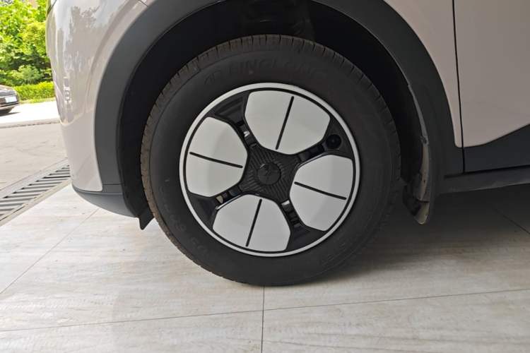 Used Geely Galaxy Geome 2026 Model 310km Youth Edition Left Front Wheel Hub