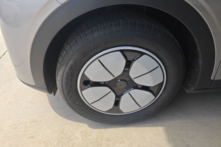 Used Geely Galaxy Geome 2026 Model 310km Youth Edition Left Front Wheel Hub