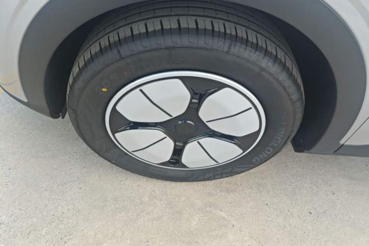 Used Geely Galaxy Geome 2026 Model 310km Youth Edition Left Front Wheel Hub