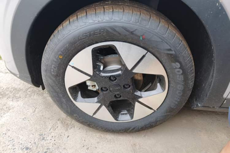 Used Geely Galaxy Geome 2026 Model 310km Dream Edition Left Front Wheel Hub