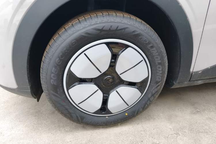 Used Geely Galaxy Geome 2026 Model 310km Youth Edition Left Front Wheel Hub