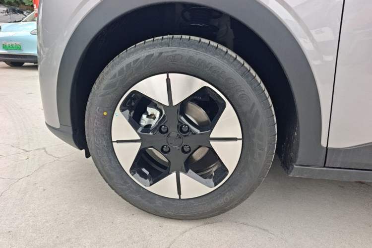 Used Geely Galaxy Geome 2026 Model 410km Freedom Edition Left Front Wheel Hub