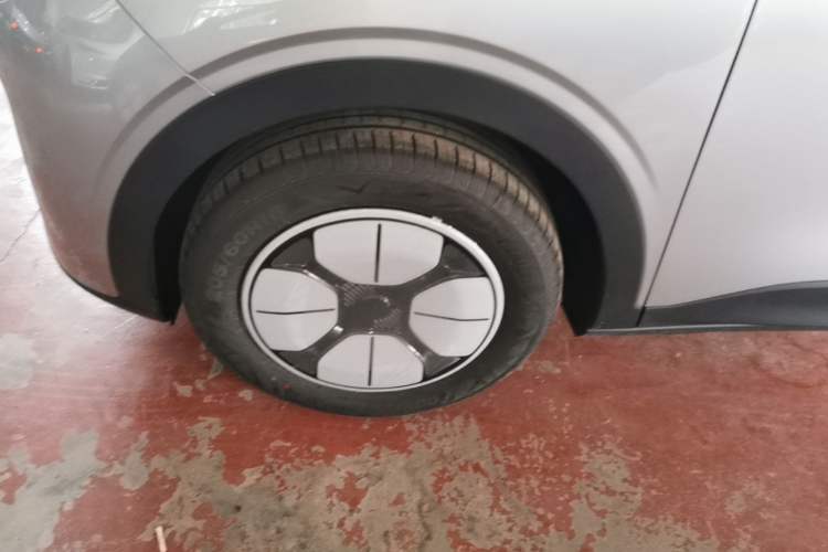 Used Geely Galaxy Geome 2026 Model 310km Youth Edition Left Front Wheel Hub
