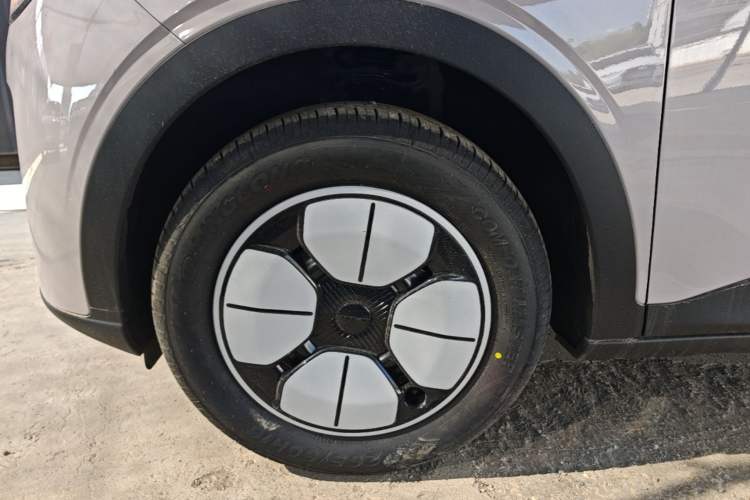 Used Geely Galaxy Geome 2026 Model 310km Youth Edition Left Front Wheel Hub