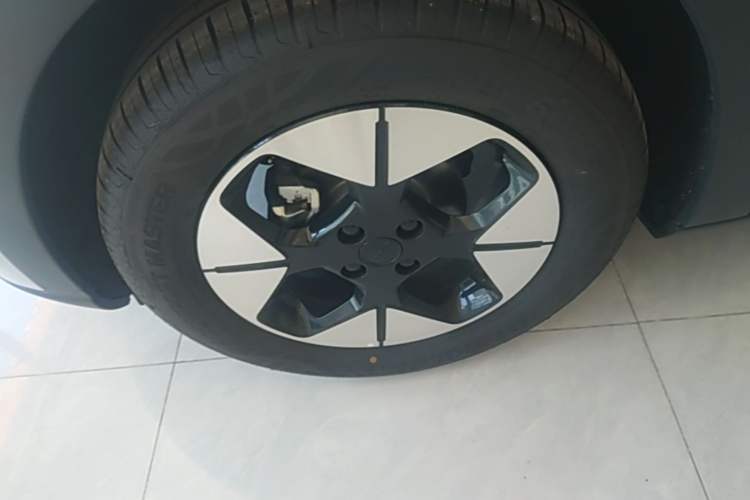 Used Geely Galaxy Geome 2026 Model 310km Dream Edition Left Front Wheel Hub