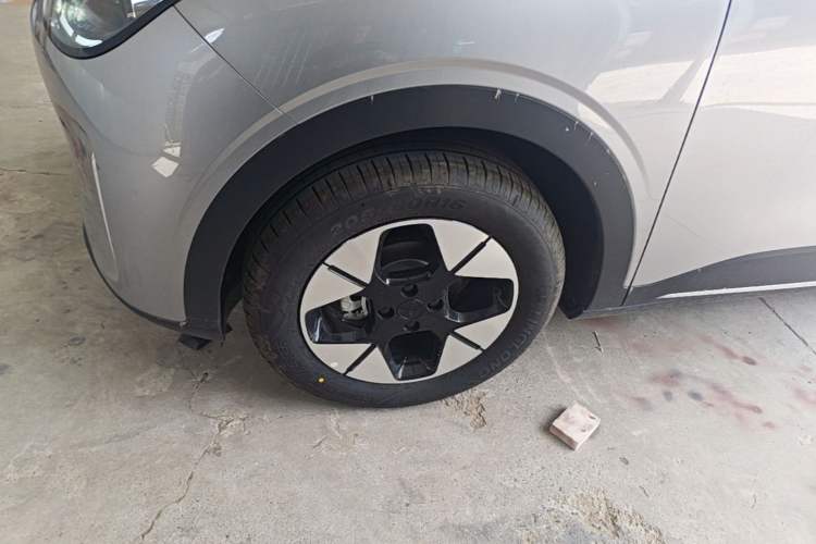 Used Geely Galaxy Geome 2026 Model 310km Dream Edition Left Front Wheel Hub