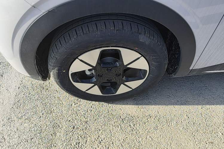 Used Geely Galaxy Geome 2026 Model 310km Dream Edition Left Front Wheel Hub