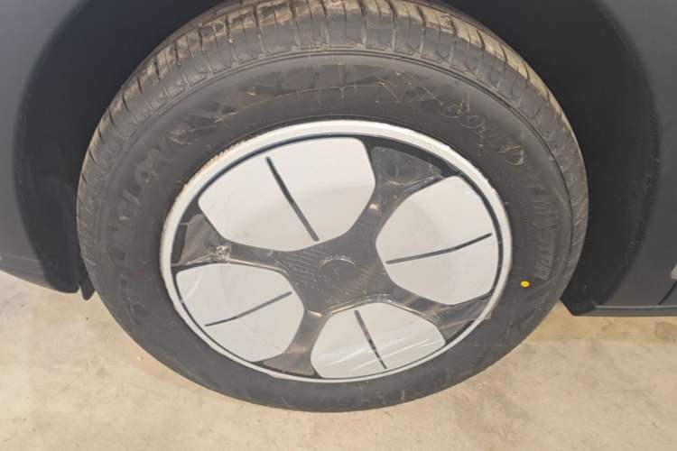 Used Geely Galaxy Geome 2026 Model 310km Youth Edition Left Front Wheel Hub