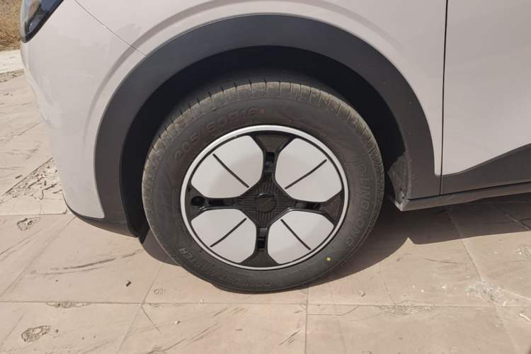 Used Geely Galaxy Geome 2026 Model 310km Youth Edition Left Front Wheel Hub