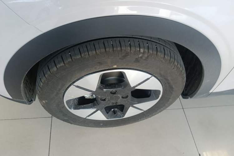 Used Geely Galaxy Geome 2026 Model 410km Carefree Edition Left Front Wheel Hub