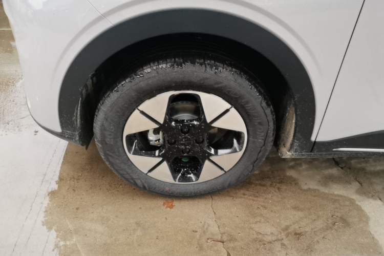 Used Geely Galaxy Geome 2026 Model 310km Dream Edition Left Front Wheel Hub