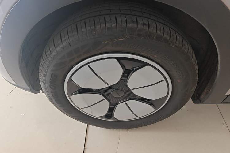 Used Geely Galaxy Geome 2026 Model 410km Carefree Edition Left Front Wheel Hub