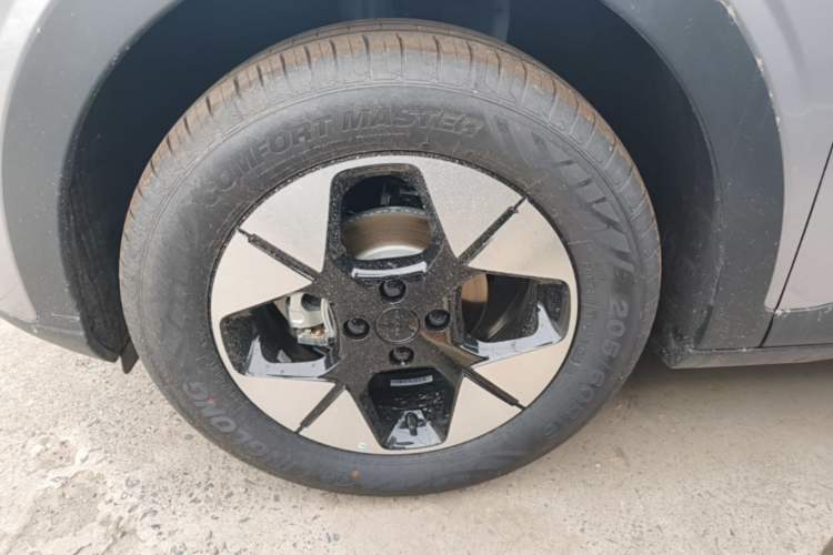 Used Geely Galaxy Geome 2026 Model 410km Freedom Edition Left Front Wheel Hub