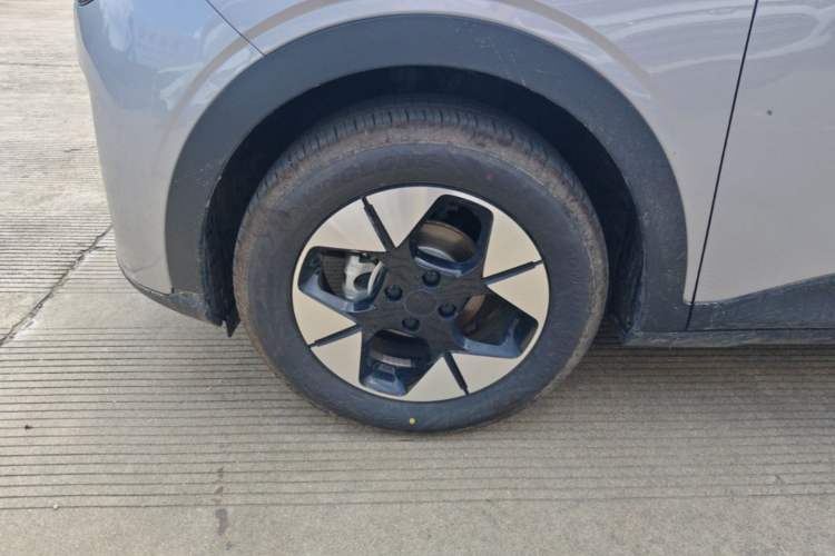 Used Geely Galaxy Geome 2026 Model 410km Freedom Edition Left Front Wheel Hub