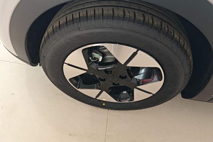 Used Geely Galaxy Geome 2026 Model 310km Dream Edition Left Front Wheel Hub
