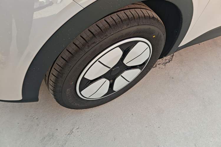 Used Geely Galaxy Geome 2026 Model 410km Carefree Edition Left Front Wheel Hub