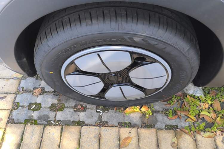Used Geely Galaxy Geome 2026 Model 310km Youth Edition Left Front Wheel Hub