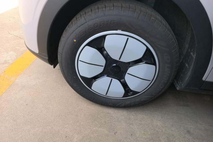 Used Geely Galaxy Geome 2026 Model 410km Carefree Edition Left Front Wheel Hub