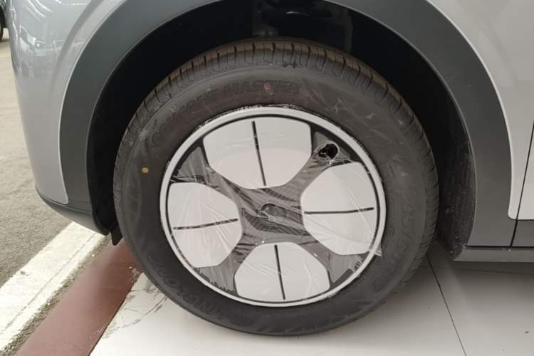 Used Geely Galaxy Geome 2026 Model 310km Youth Edition Left Front Wheel Hub