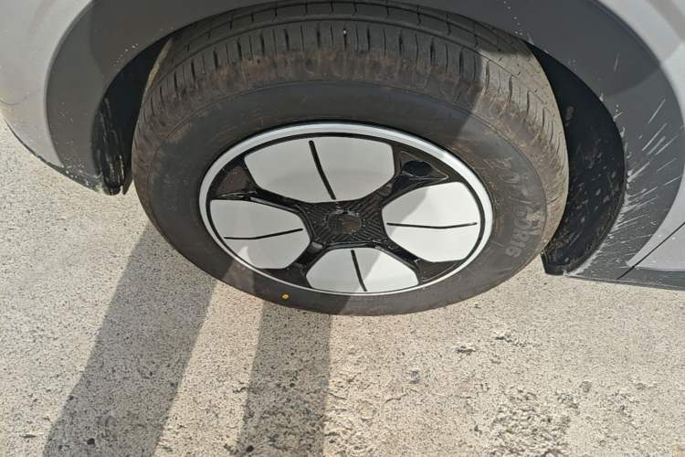 Used Geely Galaxy Geome 2026 Model 310km Youth Edition Left Front Wheel Hub