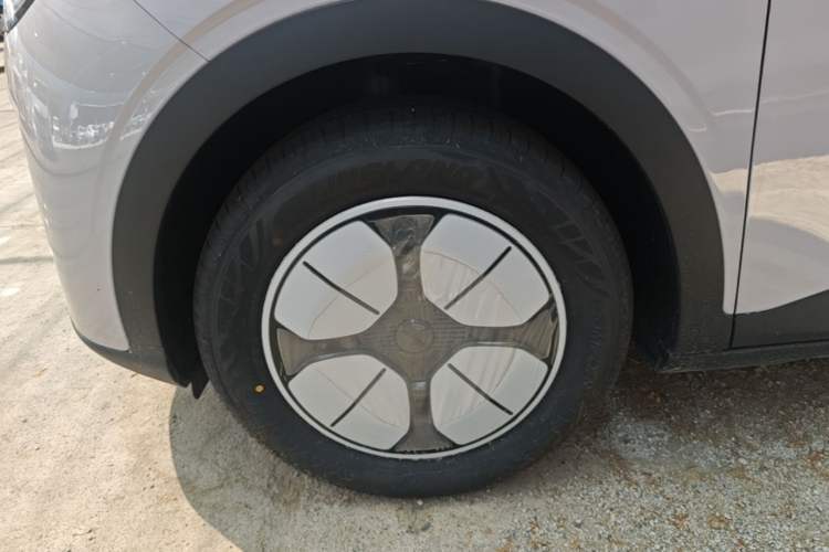 Used Geely Galaxy Geome 2026 Model 310km Youth Edition Left Front Wheel Hub
