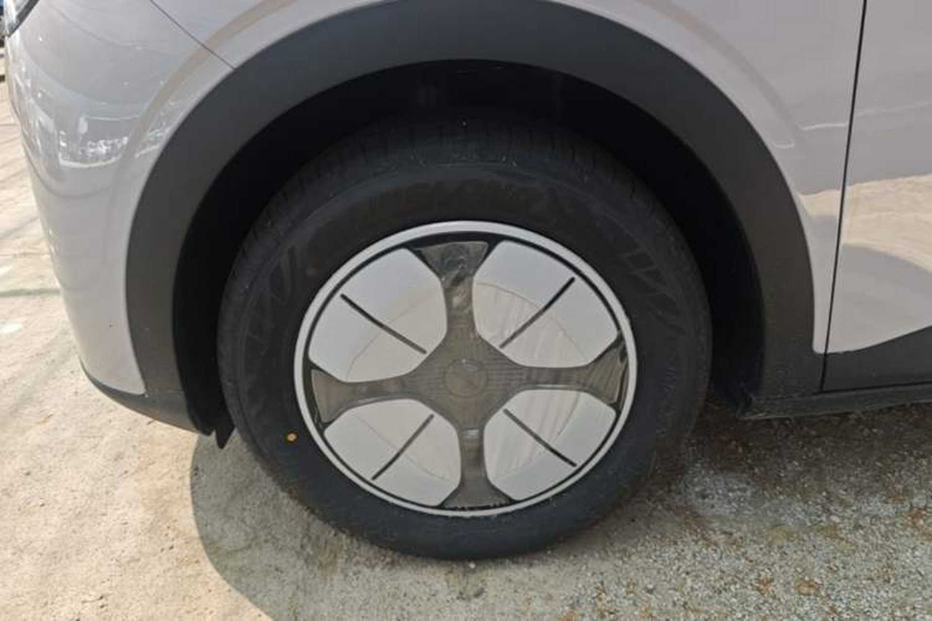 Used Geely Galaxy Geome 2026 Model 310km Youth Edition Left Front Wheel Hub