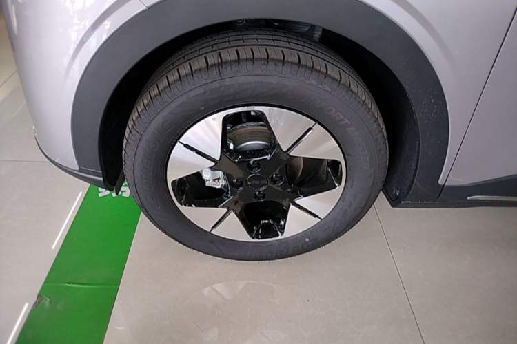 Used Geely Galaxy Geome 2026 Model 310km Dream Edition Left Front Wheel Hub