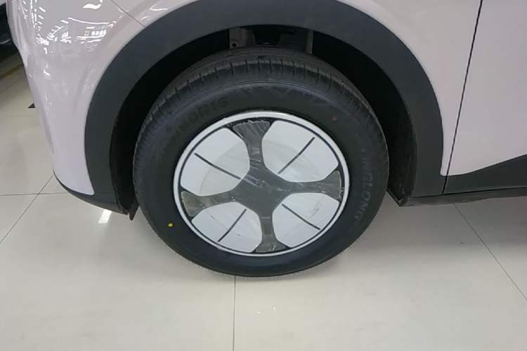 Used Geely Galaxy Geome 2026 Model 310km Youth Edition Left Front Wheel Hub
