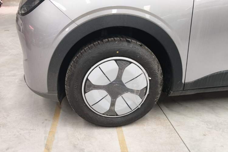 Used Geely Galaxy Geome 2026 Model 410km Carefree Edition Left Front Wheel Hub