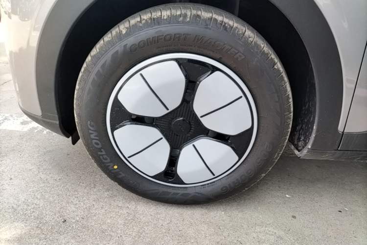 Used Geely Galaxy Geome 2026 Model 310km Youth Edition Left Front Wheel Hub