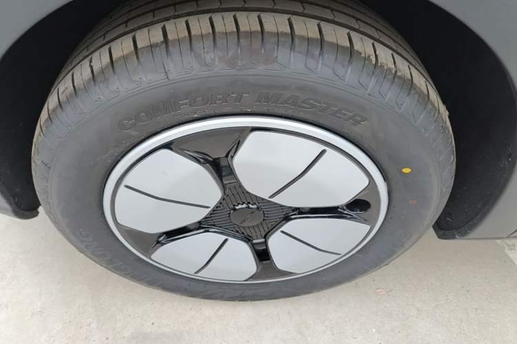 Used Geely Galaxy Geome 2026 Model 310km Youth Edition Left Front Wheel Hub
