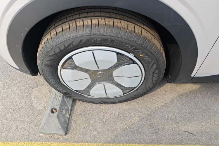 Used Geely Galaxy Geome 2026 Model 310km Youth Edition Left Front Wheel Hub