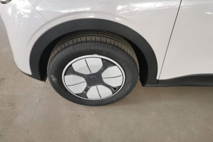 Used Geely Galaxy Geome 2026 Model 310km Youth Edition Left Front Wheel Hub