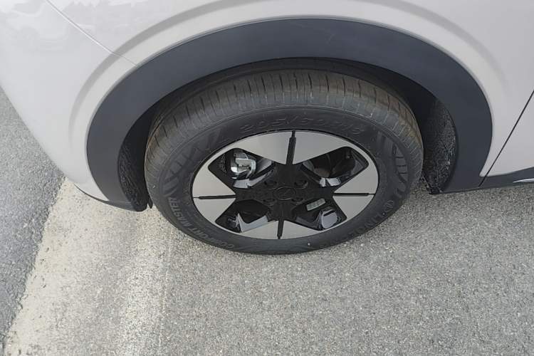 Used Geely Galaxy Geome 2026 Model 310km Dream Edition Left Front Wheel Hub