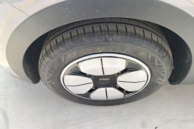 Used Geely Galaxy Geome 2026 Model 310km Youth Edition Left Front Wheel Hub