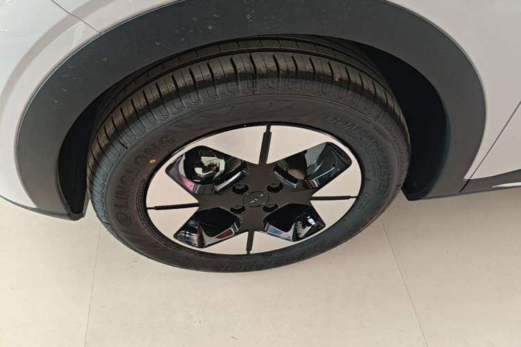 Used Geely Galaxy Geome 2026 Model 310km Dream Edition Left Front Wheel Hub